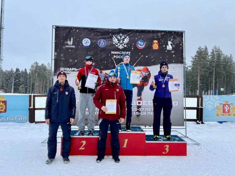 Юный тагильчанин завоевал «бронзу» первенства России по лыжному двоеборью | Лыжник из Нижнего Тагила взял третье место на первенстве России
