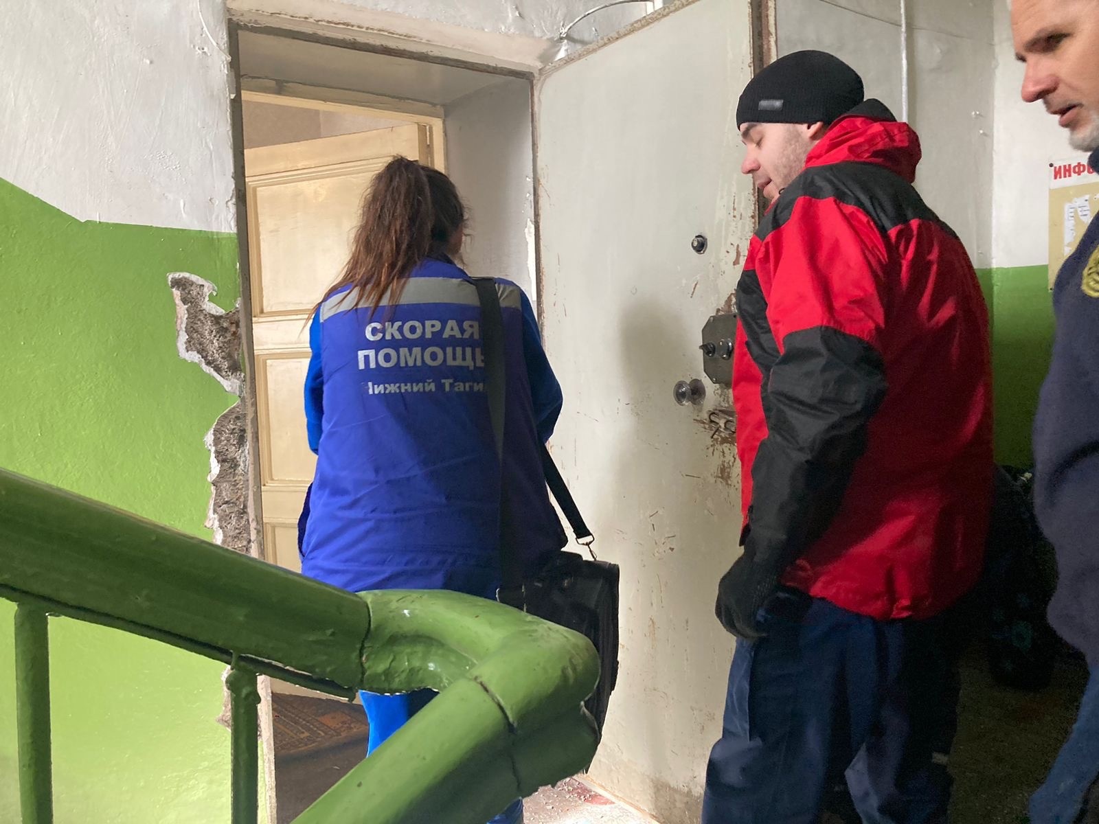 Пенсионерка из Нижнего Тагила была спасена спасателями после падения в квартире | На Урале спасатели пришли на помощь пенсионерке, упавшей в собственной квартире