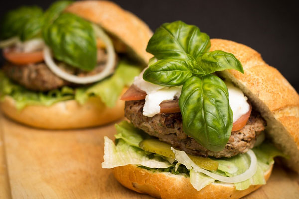 Диетолог рассказал почему фастфуд так популярен | Врач назвал главную причину любви к фастфуду