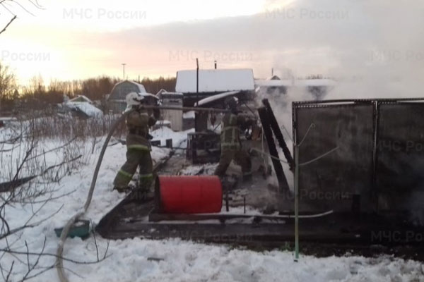 В Нижнем Тагиле сгорел садовый дом