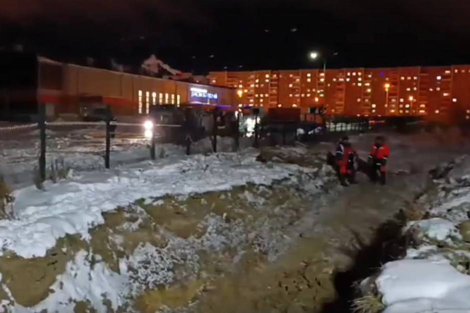 В Нижнем Тагиле продолжают ликвидировать коммунальную аварию | На Урале устраняют крупный засор на сети канализации В Нижнем Тагиле продолжают ликвидировать коммунальную аварию | На Урале устраняют крупный засор на сети канализации