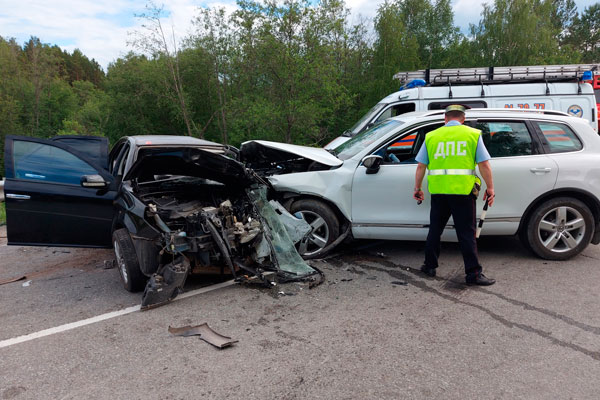 Сотрудники ГИБДД г. Нижний Тагил выясняют причины и обстоятельства ДТП, в результате которого погибли два человека
