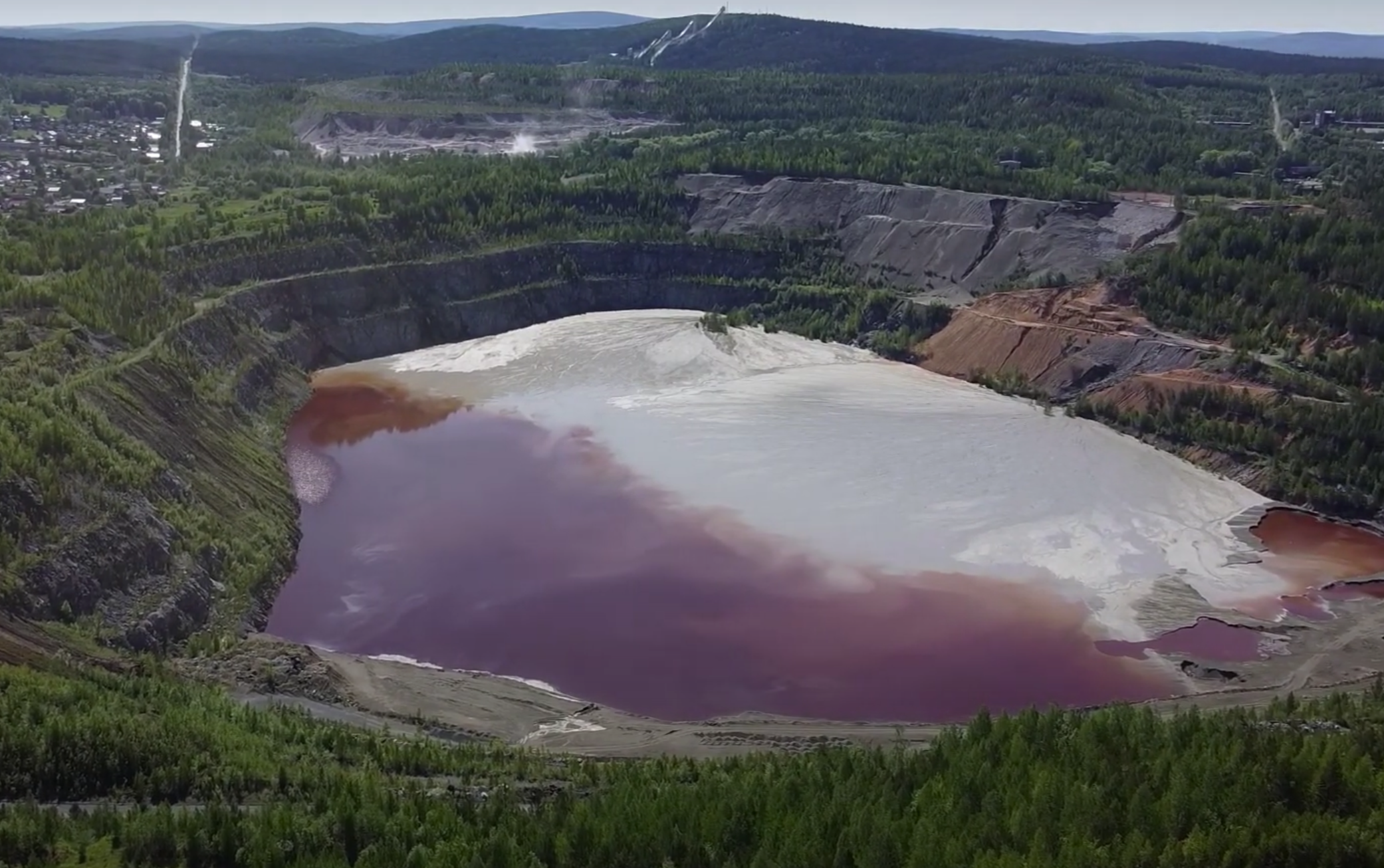 Нижний Тагил и его знаменитые металлургические карьеры. Видео