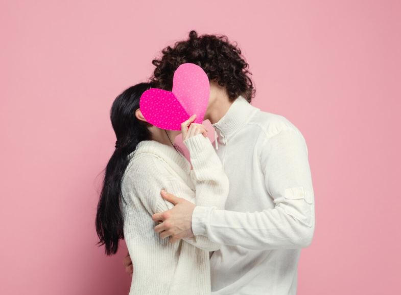 Психолог с десятилетним опытом рассказала, как сохранить романтику в длительных отношениях | Психолог Власова рассказала, что нельзя делать, если хотите сохранить близость в отношениях