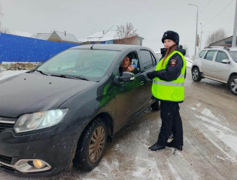 ГАИ Свердловской области проводит акции «Неблагоприятные условия на дороги» | На Урале сотрудники ГАИ рассказали о ПДД в зимнее время