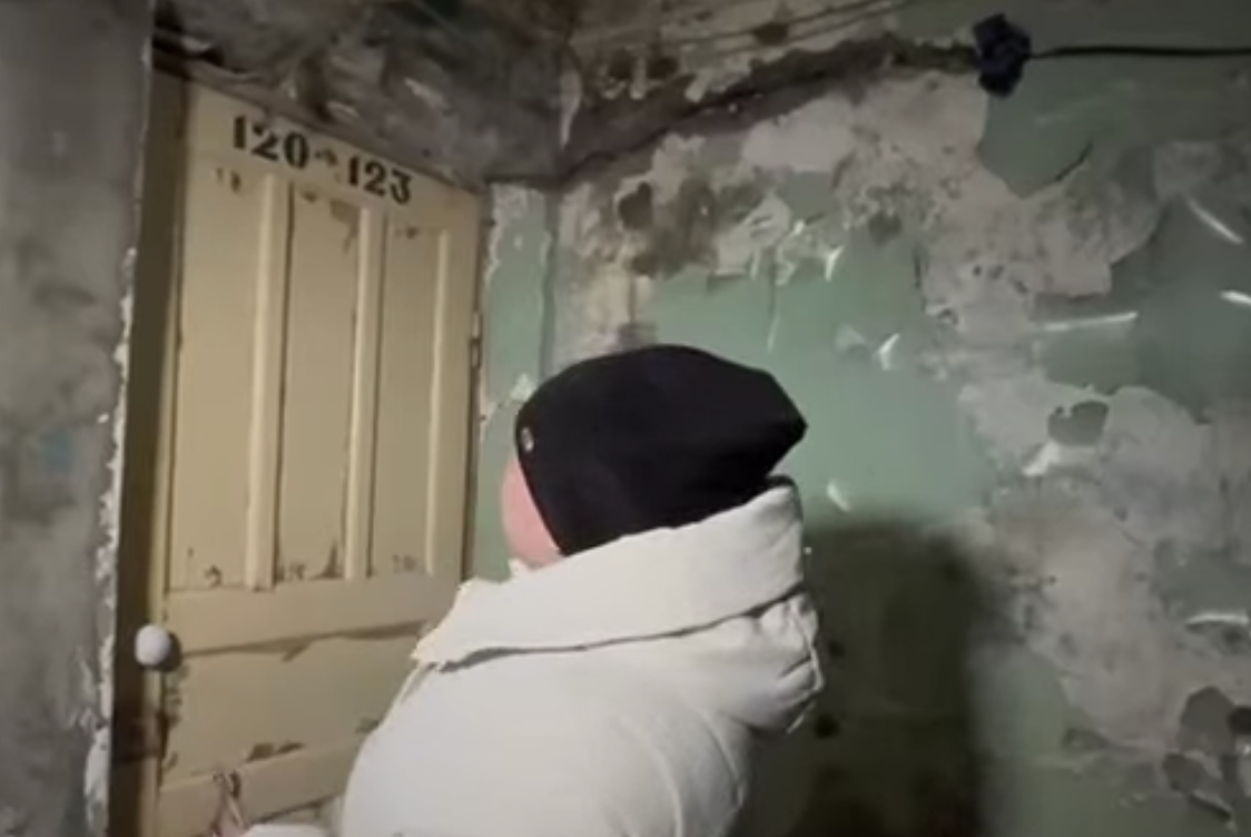 Жители Нижнего Тагила живут в общаге из фильма ужасов Жители Нижнего Тагила живут в общаге из фильма ужасов