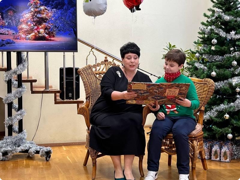 Тагильчане приняли участие во всероссийской акции «Новогодние семейные чтения вслух» | Жители Урала присоединились к акции «Новогодние семейные чтения вслух»