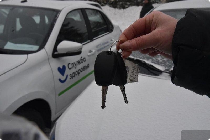 Автопарк медучреждений Нижнего Тагила пополнился шестью новыми автомобилями | Трем лечебным учреждениям Урала вручили ключи от новых автомобилей