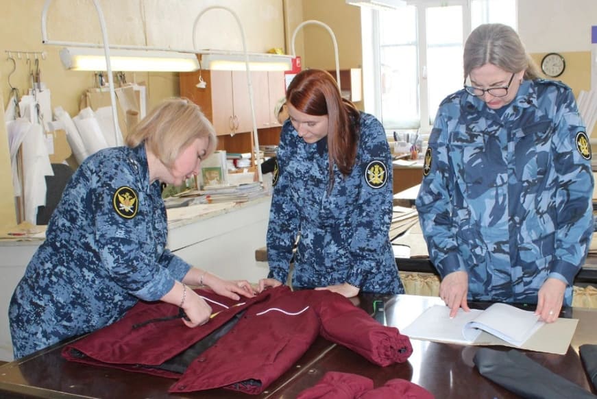 В тагильской женской колонии запустили массовый пошив одежды на миллионы рублей | В женской колонии Нижнего Тагила запустили массовый пошив одежды на миллионы рублей В тагильской женской колонии запустили массовый пошив одежды на миллионы рублей | В женской колонии Нижнего Тагила запустили массовый пошив одежды на миллионы рублей