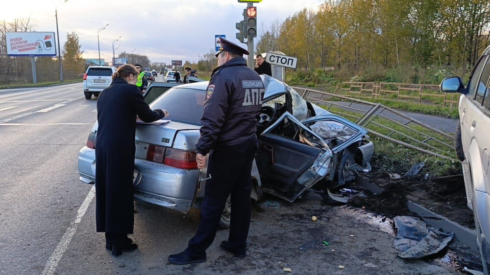 В Нижнем Тагиле столкнулись машины, погиб молодой водитель  | В Нижнем Тагиле водитель «ВАЗ-2110» погиб в ДТП 