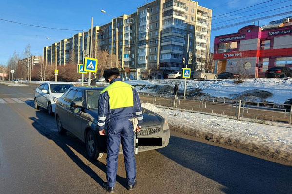 В Нижнем Тагиле проезд на запрещающий сигнал светофора ​ стал причиной ДТП, в результате которого травмирован 2-х летний ребенок