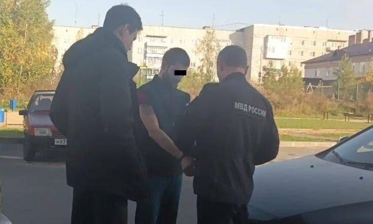 «Соскучился по женской ласке»: осужденный сбежал из колонии Нижнего Тагила | На Урале осужденный мужчина сбежал из колонии ради девушки