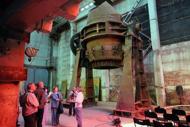 300-летний завод превратился в театр: в Нижнем Тагиле состоялся уникальный театральный фестиваль | Завод Нижнего Тагила превратился в театр в рамках фестиваля