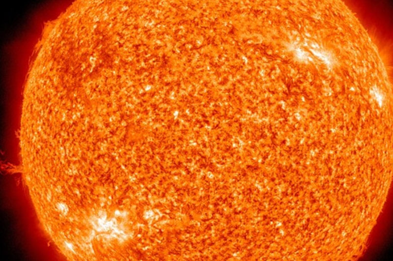 Метеозависимым придется нелегко: на Землю обрушится магнитная буря | На Землю обрушится магнитная буря и усилится до класса G2