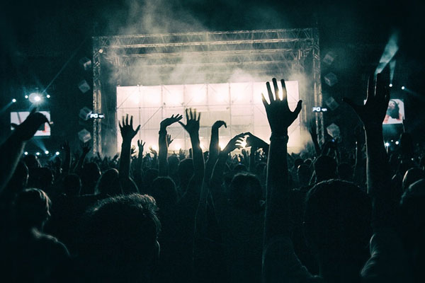 Рейд по ночным клубам Тагила: ОМОН, полиция и СК проверили 50 человек, шестерым вручили повестки | ОМОН, полиция и СК провели рейд по ночным заведениям Нижнего Тагила