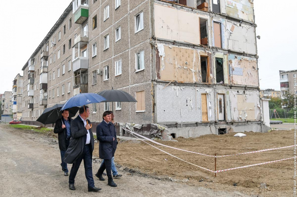 Жители поврежденного дома в Нижнем Тагиле подписали необходимые для расселения документы | На Урале продолжается процесс расселения тагильчан после взрыва дома