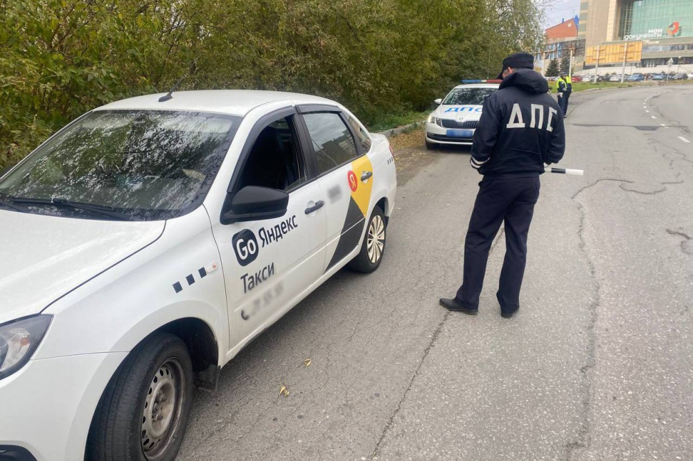 В Нижнем Тагиле во время рейда зафиксировали 49 нарушений в отношении водителей | На Урале сотрудники ГИБДД провели рейд, направленный на предупреждение ДТП