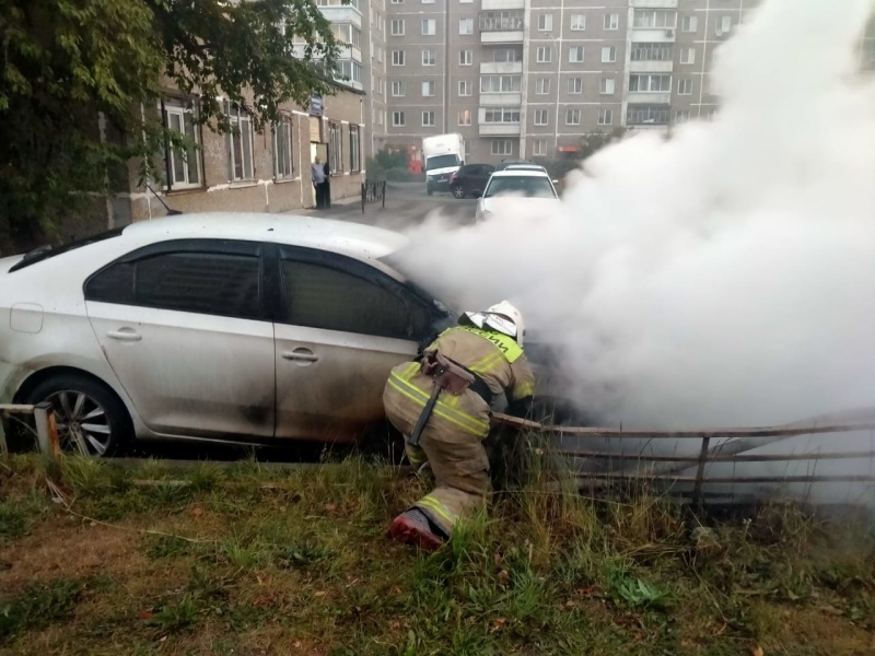 Рано утром в Нижнем Тагиле сгорела иномарка