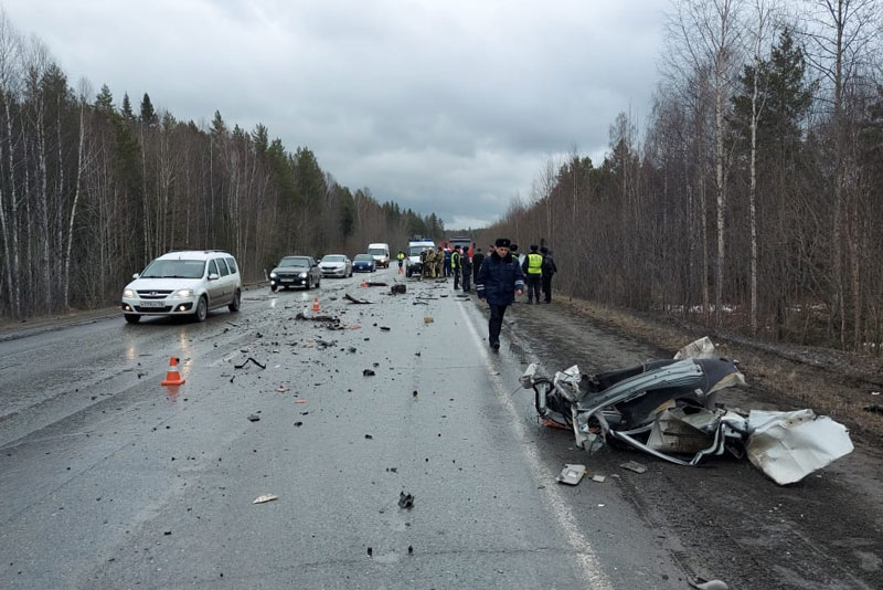 На 131 км автодороги Екатеринбург - Нижний Тагил - Серов Госавтоинспекция выясняет обстоятельства ДТП