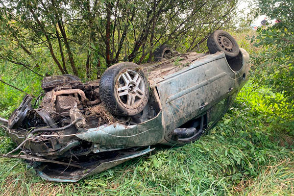 Под Нижнем Тагилом пьяный водитель сел за руль и погиб в ДТП. Пассажир в больнице