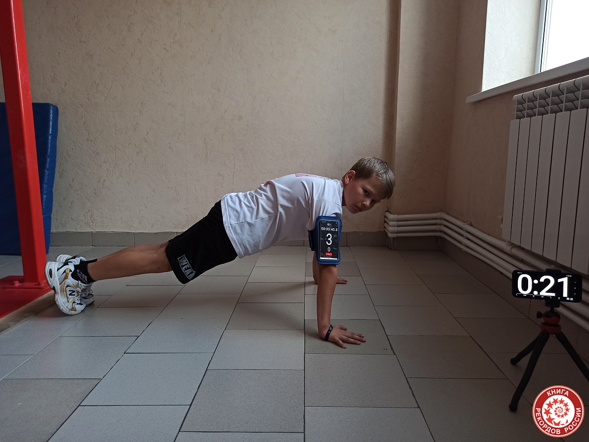 11-летний чемпион из Нижнего Тагила: Константин Юдин устанавливает рекорд страны по отжиманиям от пола