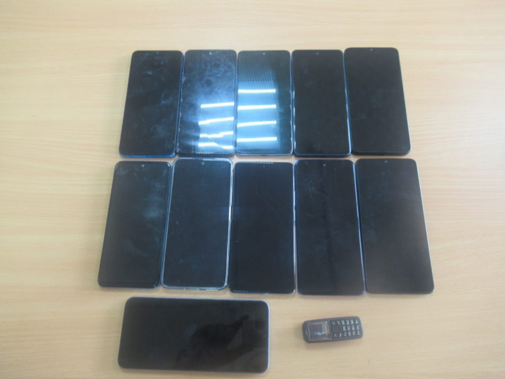 В колонию Нижнего Тагила пытались доставить три свертка с мобильными телефонами | На Урале в колонию строгого режима пытались передать телефоны