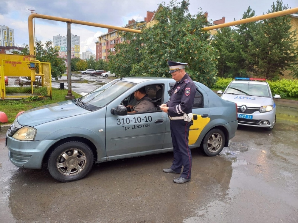В Нижнем Тагиле пройдет рейд по поиску нелегальных перевозчиков | На Урале сотрудники Госавтоинспекции проводят рейд В Нижнем Тагиле пройдет рейд по поиску нелегальных перевозчиков | На Урале сотрудники Госавтоинспекции проводят рейд