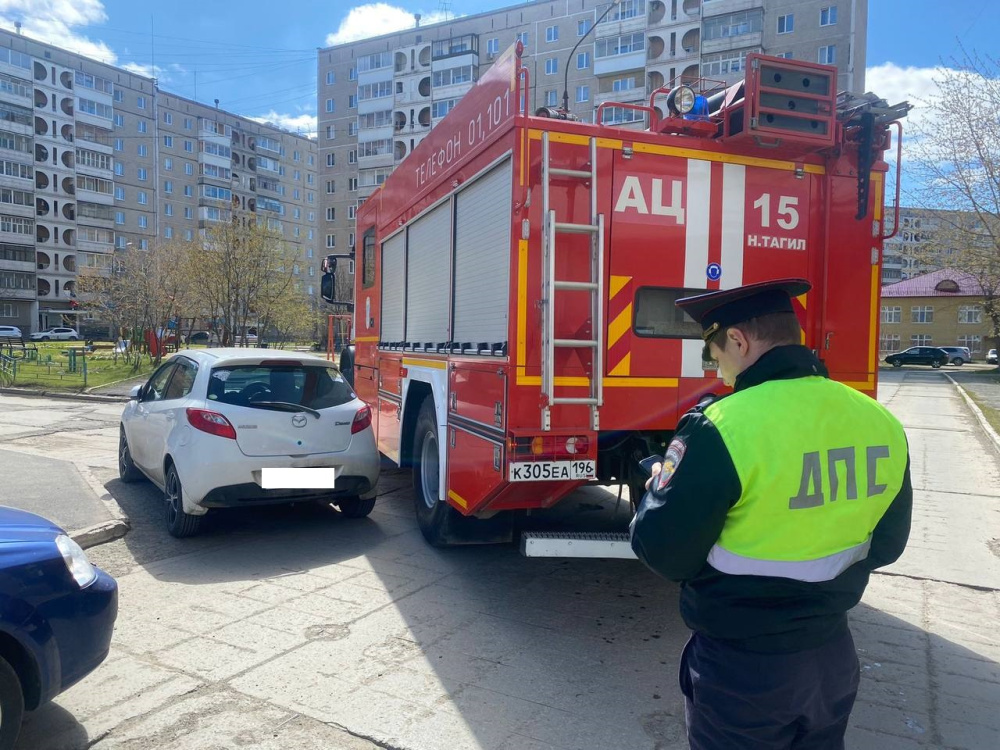 Госавтоинспекция Нижнего Тагила совместно с пожарно-спасательной частью борются за безопасность на дорогах | Госавтоинспекция Нижнего Тагила совместно с пожарно-спасательной частью борются за безопасность на дорогах