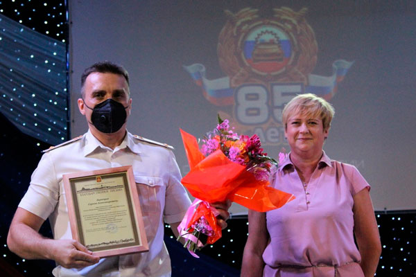 В Нижнем Тагиле сотрудники ГИБДД принимают поздравления к 85-летию со дня образования службы