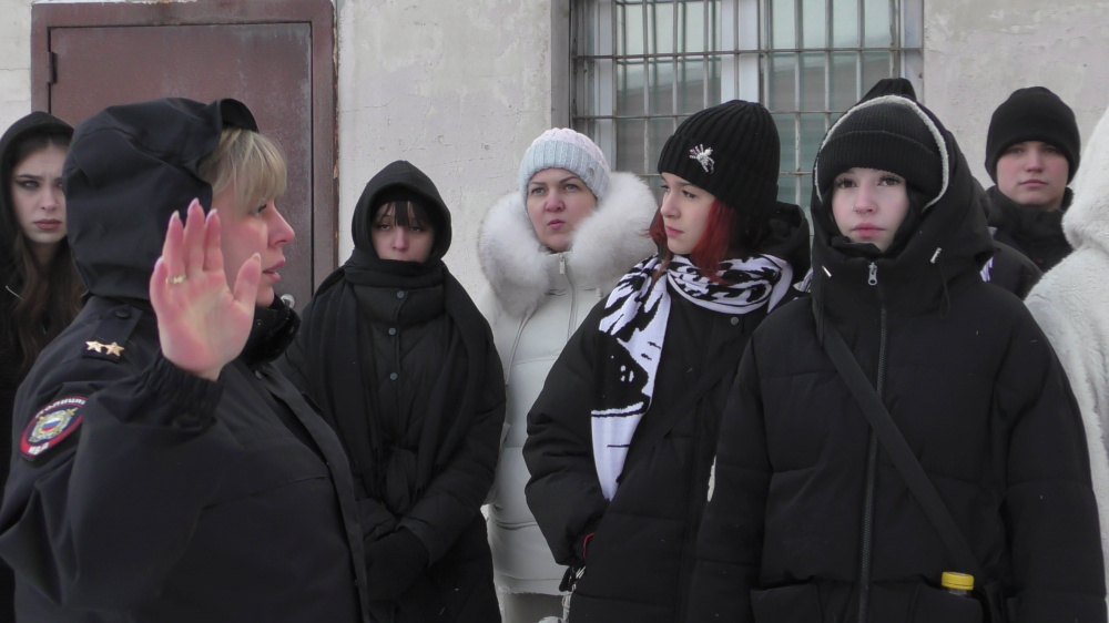 В Нижнем Тагиле студентов познакомили с работой изолятора временного содержания | В Нижнем Тагиле студенты колледжа приняли участие в акции «Студенческий десант»