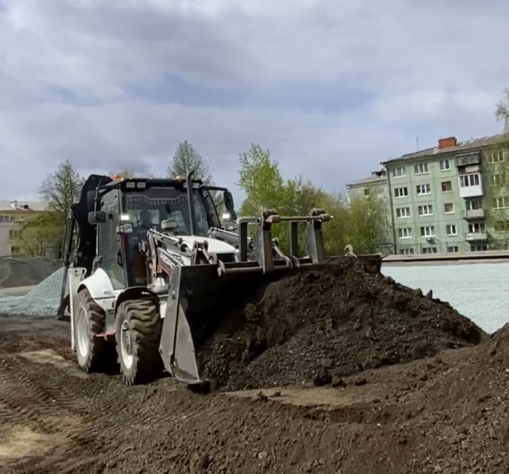 Развитие спортивной инфраструктуры: стадион школы №44 в Нижнем Тагиле в процессе строительства | Развитие спортивной инфраструктуры: стадион школы №44 в Нижнем Тагиле в процессе строительства