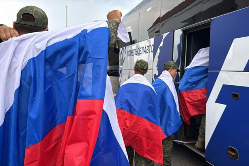 Россия и Украина обменялись пленными: военные из Нижнего Тагила, Карпинска и Екатеринбурга вернулись домой | Солдаты вернулись домой: житель Нижнего Тагила среди освобождённых военнопленных