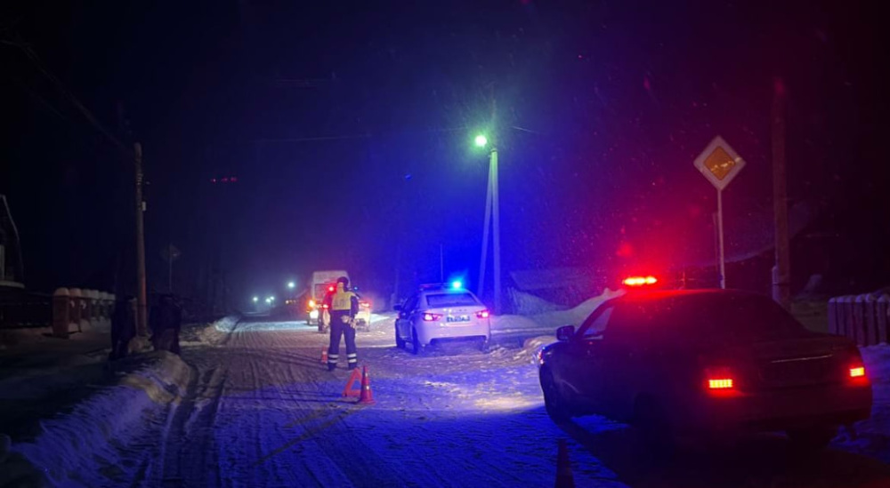 ДТП в Висиме: маршрутка сбила двух пешеходов | В Висиме маршрутка сбила двух пешеходов