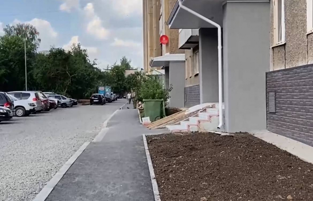 К концу сентября в Нижнем Тагиле закончат ремонт двора, который не благоустраивали 45 лет | На Урале заканчивается ремонт двора за 24 миллиона рублей