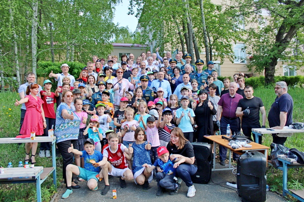 Сотрудники полиции и Общественный совет вместе озеленяют будущее в Нижнем Тагиле