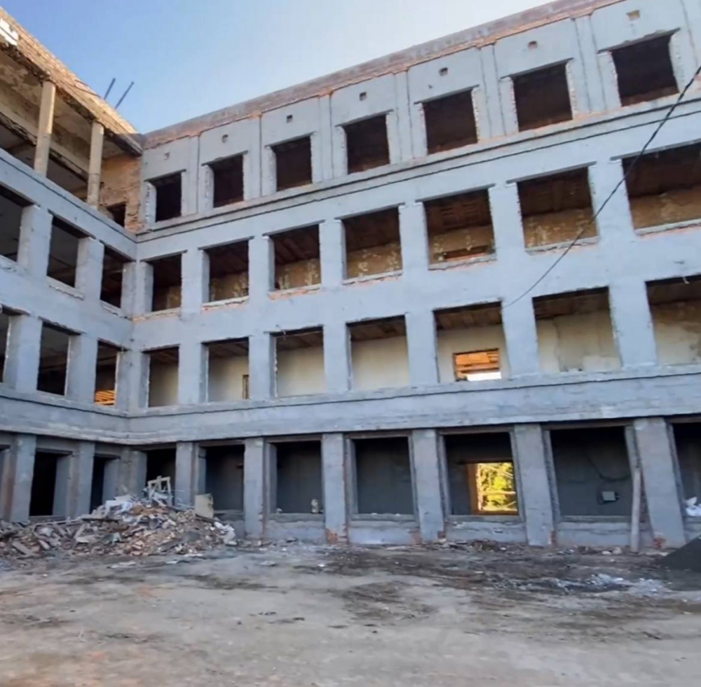 В Нижнем Тагиле ремонтируют школу, построенную в 1936 году | На Урале проводят капитальный ремонт школы 1936 года