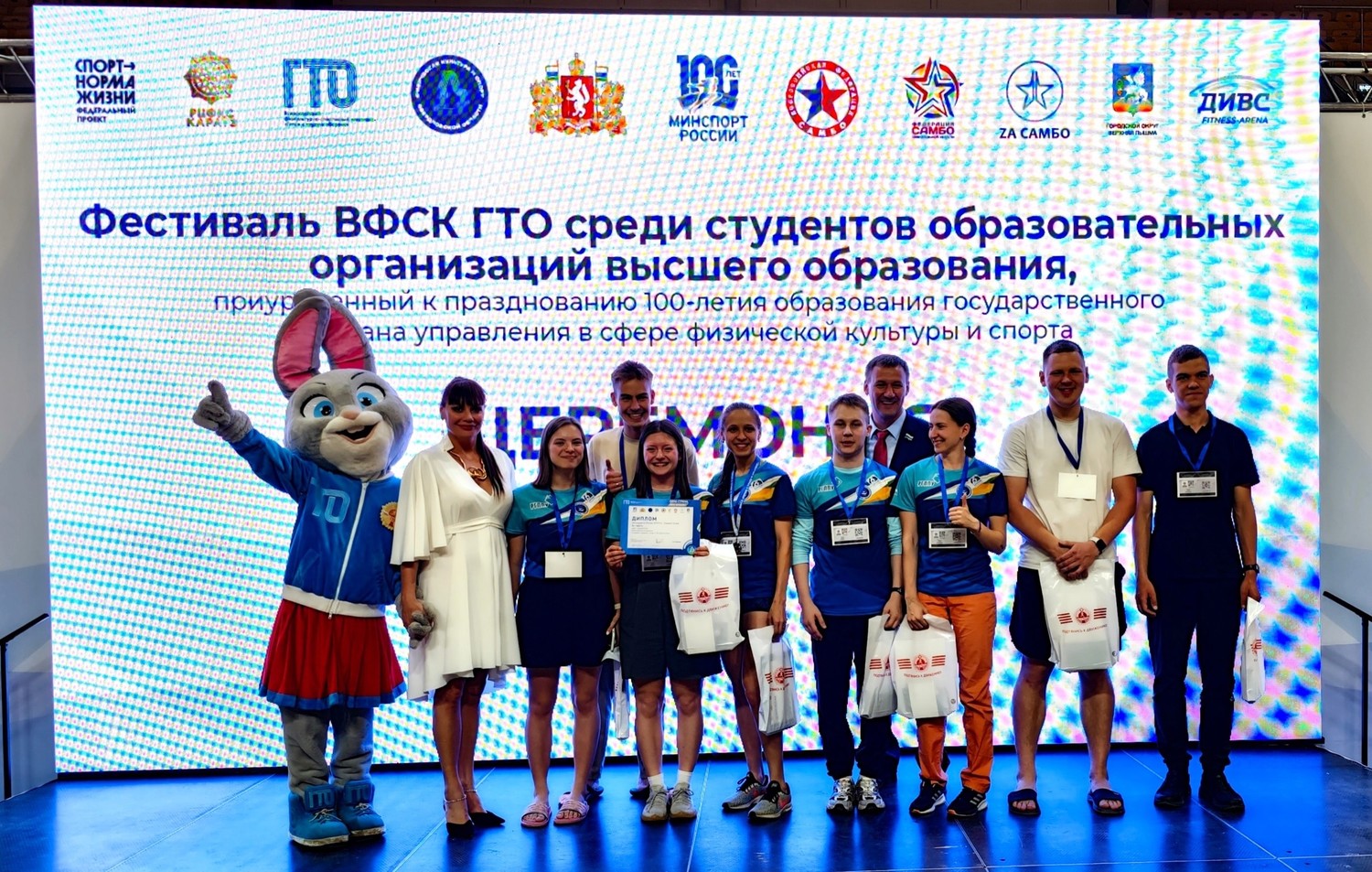 Нижнетагильский университет победил в соревнованиях по самбо и физкультурно-спортивному комплексу "Готов к труду и обороне"