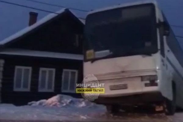 ГИБДД прокомментировала аварию экскурсионного автобуса в Нижнем Тагиле