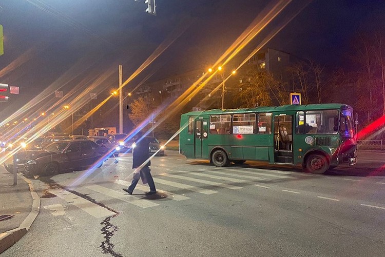 На Урале автобус столкнулся с легковушкой