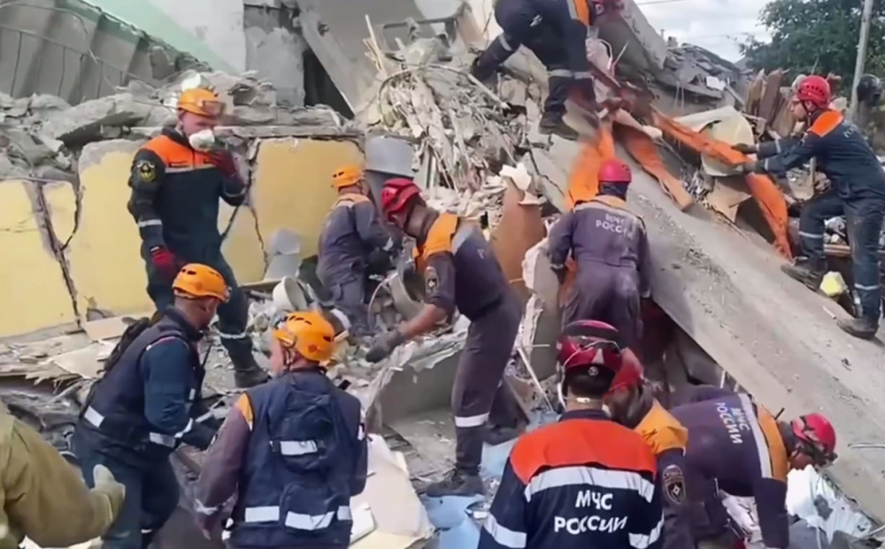 Пять человек погибли в результате обрушения пятиэтажного жилого дома в Нижнем Тагиле | В Нижнем Тагиле в результате обрушения дома погибла девочка