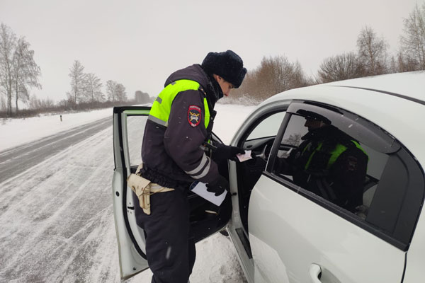 100 штрафов и 141 тысяча долга: на Урале поймали злостного нарушителя ПДД | В Свердловской области поймали водителя с более чем 100 штрафами