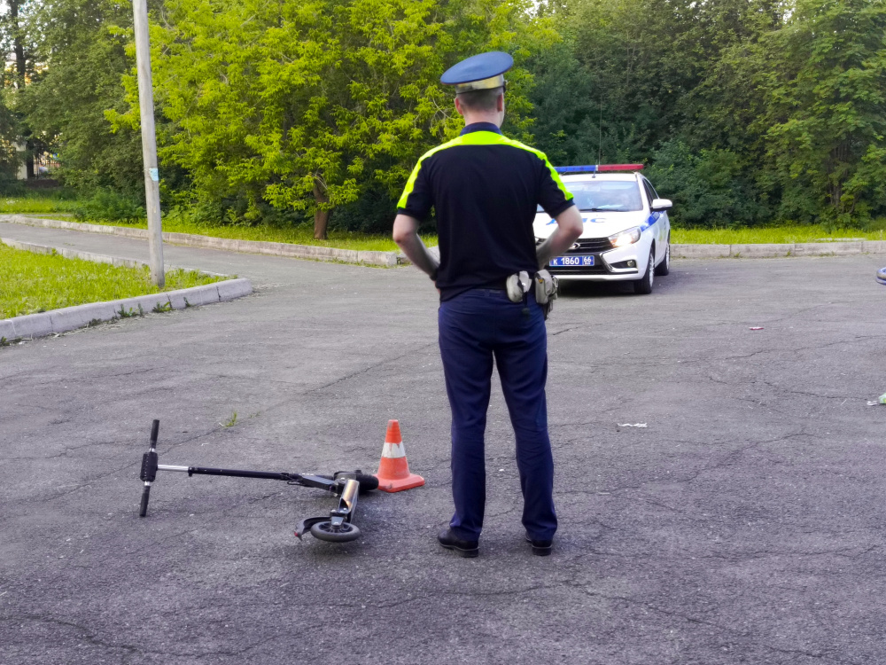 В Нижнем Тагиле 15-летняя девочка упала с самоката и получила травмы