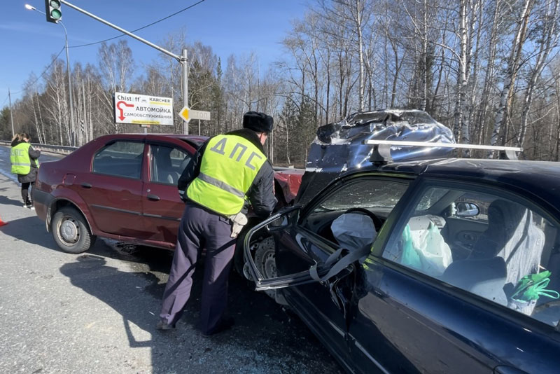 В Нижнем Тагиле в ДТП один человек погиб и двое, в том числе ребёнок, получили травмы