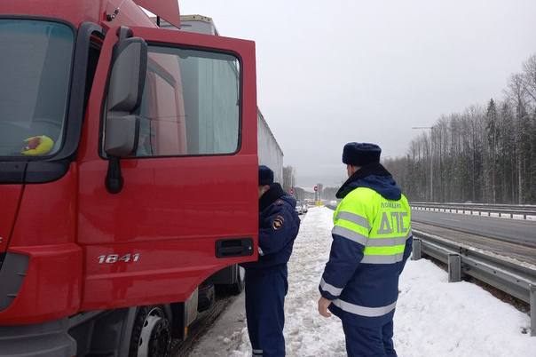Автоинспекторы проведут массовые проверки транспорта в Нижнем Тагиле | На Урале с 17 по 21 марта сотрудники ГИБДД проведут рейдовые мероприятия 