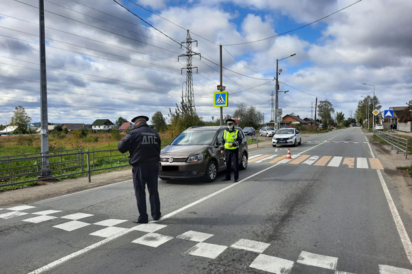 В Свердловской области сотрудники ГИБДД выясняют обстоятельства ДТП, в результате которого пострадал несовершеннолетний пешеход