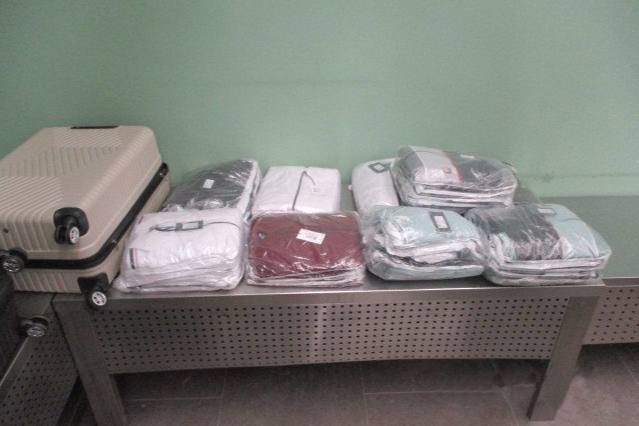 Свердловские таможенники выявили партию «незаконных» товаров у пассажира из Стамбула | На Урале таможенники обнаружили «незаконные» товары у предпринимателя Свердловские таможенники выявили партию «незаконных» товаров у пассажира из Стамбула | На Урале таможенники обнаружили «незаконные» товары у предпринимателя