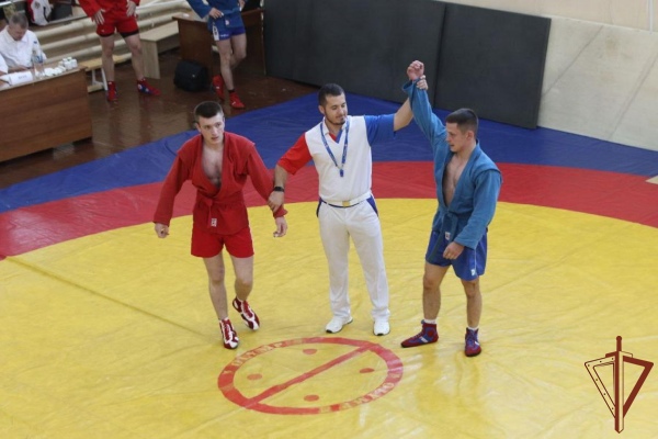 В Нижнем Тагиле прошел чемпионат по самбо Уральского округа Росгвардии | На Урале завершился чемпионат по самбо среди военнослужащих