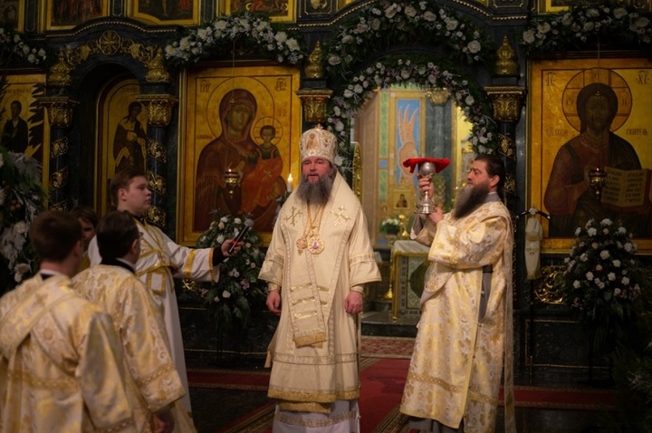 В храмах Екатеринбурга встретили Рождество