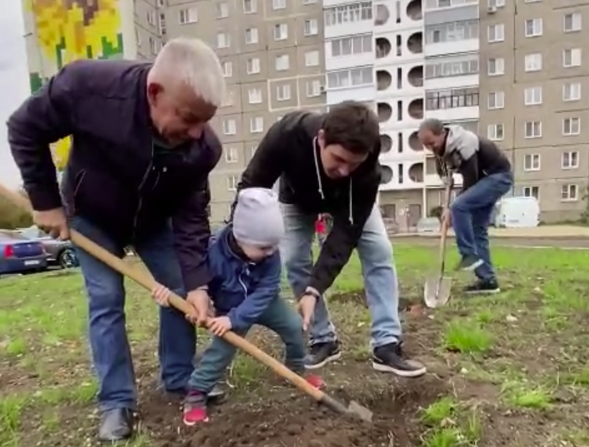 Жители по улице Зари в Нижнем Тагиле преображают свой двор