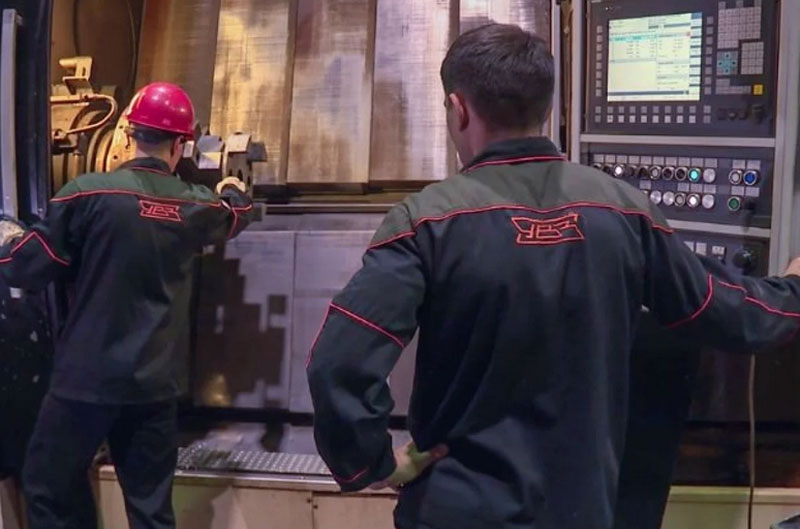 Ссора на заседании заксобрания: директор УВЗ эмоционально ответил депутату на тему сокращений | Конфликт на заксобрании Свердловской области: директор УВЗ против депутата